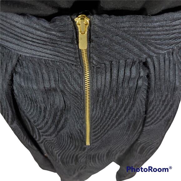 H&M | Black, Textured Skirt with Exposted Zipper | Size 10 - Picture 5 of 6